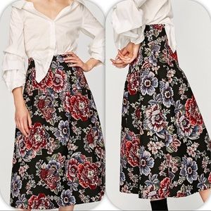 ZARA Jacquard MIDI Skirt Size Small